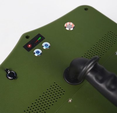 Signal jammer with indicator light